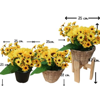 ดอกทานตะวันปลอมดอกไม้ประดิษฐ์สีเหลืองในตะกร้าหวาย Artificial yellow sunflower in a wicker basket.