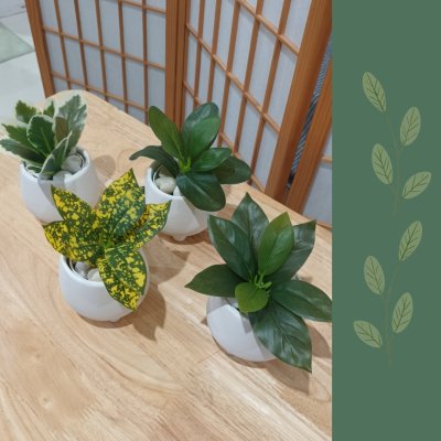 ต้นไม้ปลอมขนาดเล็กกับกระถางดินเผาทางนมวัว 4 นิ้ว Small artificial plant