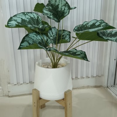 ต้นไม้ปลอมใบลายสวยกระถางเบลล่าขาตั้ง Artificial tree in a Bella pot with a stand