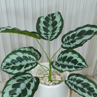 ต้นไม้ปลอมประดิษฐ์ใบลายสวยกระถางเบลล่า 7 นิ้วขาตั้ง Artificial tree in a Bella pot with a stand