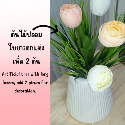 ช่อดอกทิวลิปปลอมในแจกันพลาสติกสีขาว Artificial tulip in a white plastic vase