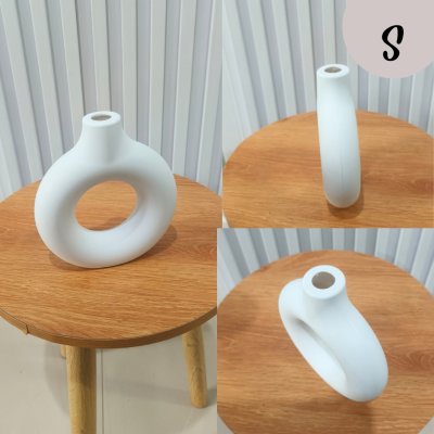 แจกันพลาสติกสีขาวมินิมอลสำหรับดอกไม้ปลอมประดิษฐ์ White minimalist plastic vase