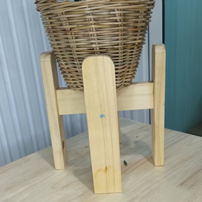 ตะกร้าหวาย 5 นิ้วพร้อมขาตั้งไม้กระถางสำหรับต้นไม้ปลอมประดิษฐ์ 5-inch wicker basket with wooden stand