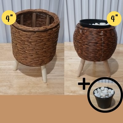 ตะกร้าสานหวายเทียม (พลาสติก) ขาตั้งไม้ Wicker basket (plastic) with a wooden stand