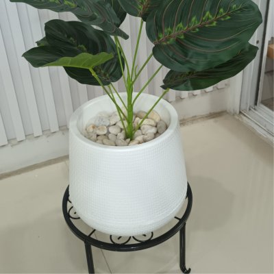 ต้นไม้ปลอมประดิษฐ์ใบลายสวยกระถางเบลล่า 7 นิ้วขาตั้ง Artificial tree in a Bella pot with a stand