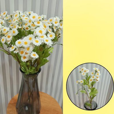ดอกคาโมมายล์ปลอม Artificial white chamomile flower.