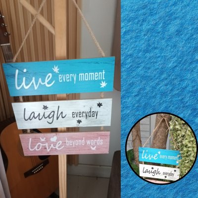 ป้ายไม้ข้อความดีตกแต่งบ้านร้านสวนสำหรับแขวน Wooden sign for home and garden decoration for hanging.