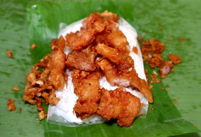 ข้าวเหนียวหมูสามชั้นทอด
