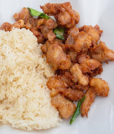 ข้าวเหนียวสันในไก่ทอด