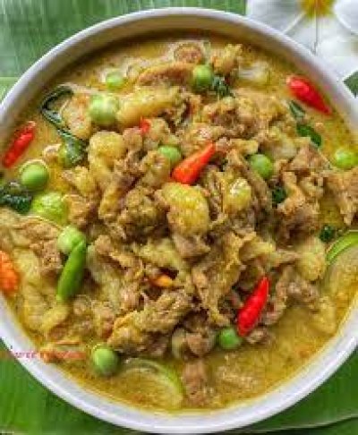 ข้าวแกงเขียวหวานเนื้อ
