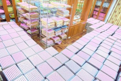 บรรยากาศภายในศูนย์จำหน่ายคอนแทคเลนส์ (สาขาสะพานพระนั่งเกล้า)