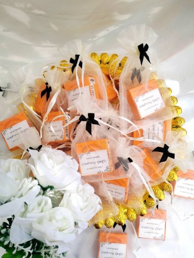 ของชำร่วยงานศพยาหม่องตราถ้วยทอง 4 กรัม พร้อมแพ็คเกจ