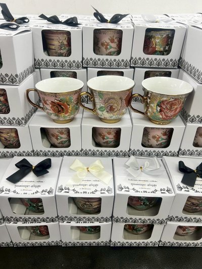 ของชำร่วยงานศพแก้วกาแฟลายดอกไม้ขอบทองพร้อมกล่อง