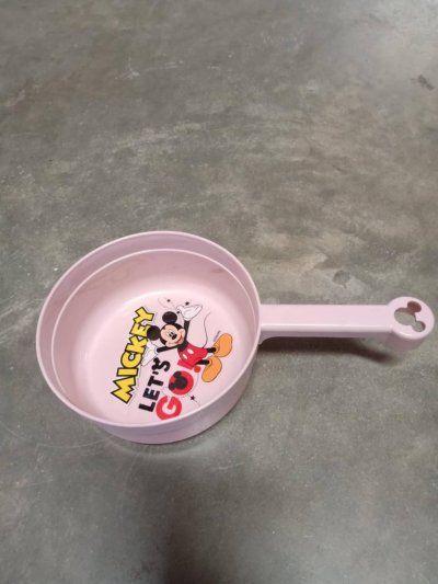 7070-1-7#ขันด้ามคละสี หัวมิกกี้ คละลาย บรรจุ12ชิ้น/แพ็ค ราคา25บาท/ชิ้น