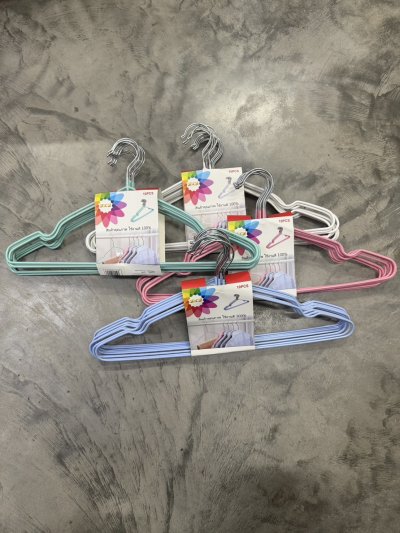 228-1/4#ไม้แขวนหุ้มซิลิโคน คละสี 12ชิ้น/ลัง ราคา49บาท