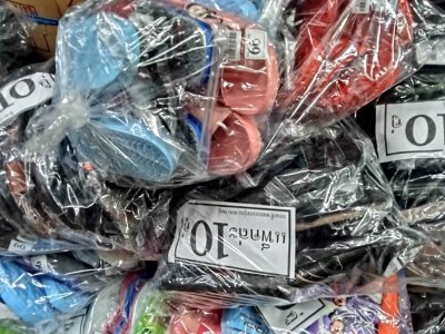 รองเท้าคละแบบ 99 บาท