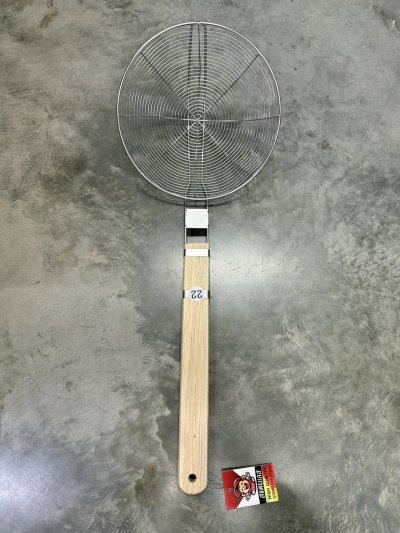 LH-5074#กระชอนด้ามไม้แบน 22CM.