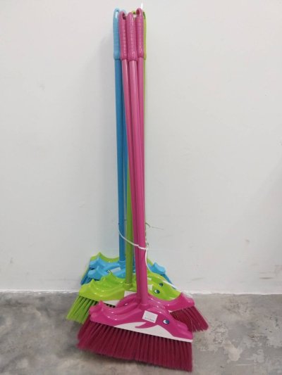 101#ไม้กวาดโลมา 10ชิ้น/มัด ราคา25บาท