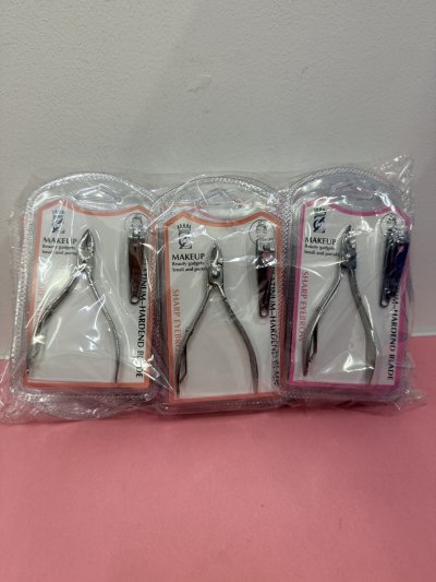 60044#ชุดกรรไกรตัดเล็บ โหล/ 12ชิ้น ราคา 20 บาท