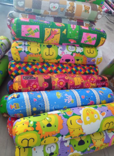 หมอนข้างใหญ่ลาย