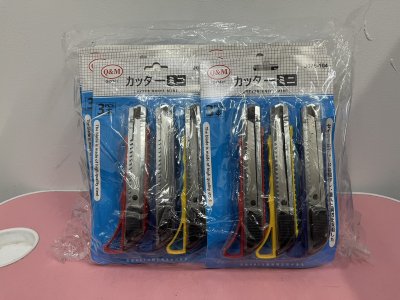 J076-104#คัตเตอร์ใหญ่ 3 ชิ้น บรรจุ12ชิ้น/แพ็ค ราคา20/ชิ้น