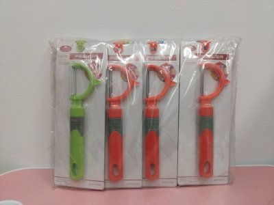 A042-78 ปอกผักด้ามสีหนา 12ชิ้น/แพ็ค ราคา20บาท