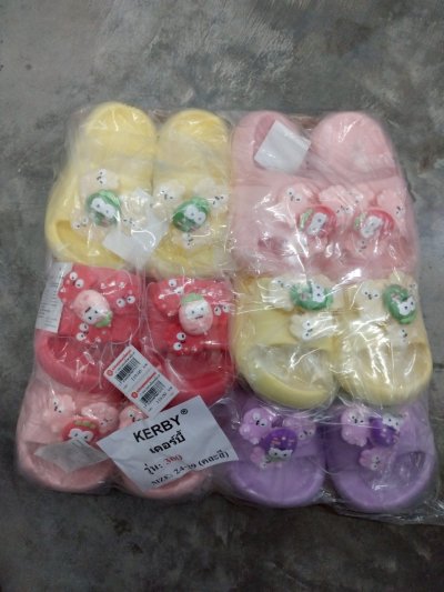 C.300/24#รองเท้าคละสี 6ชิ้น/แพ็ค ราคา119บาท