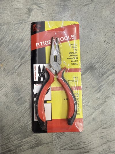 PL-8725#คีม4.5นิ้วปากแหลมด้ามยาง 12ชิ้น/ โหล ราคา 20 บาท