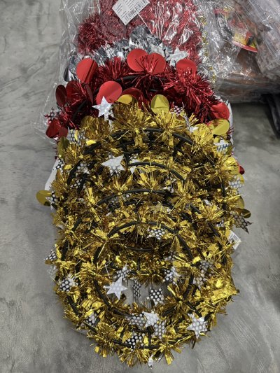 ตกแต่งปีใหม่คละแบบ 12ชิ้น/ โหล ราคา 20 บาท