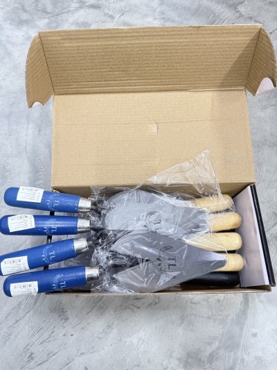 11383#เกรียงเหล็กด้ามไม้ 6นิ้ว 12 ชิ้น /โหล ราคา20 บาท