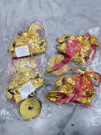 โมบายก้อนทองมงคล 12 ชิ้น /โหล ราคา 25 บาท