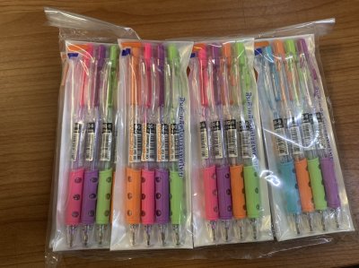 ปากกาหมึกน้ำมันOGO6ใส1*4 บรรจุ12ชิ้น/แพ็ค ราคา20บาท/ชิ้น