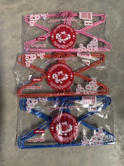 No.88#ไม้แขวนเสื้อใหญ่ คละสี บรรจุ 12ชิ้น/ลัง ราคา 25บาท/ชิ้น
