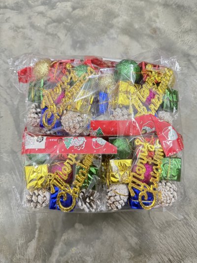 A301-18#ห้อยต้นคริสต์มาส 12ชิ้น/ โหล ราคา 20 บาท