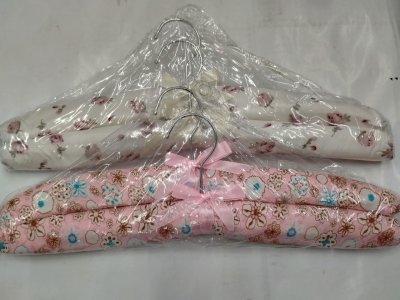 A209-01#ไม้แขวนหุ้มผ้า2ชิ้นบรรจุ 12ชิ้น/แพ็ค ราคา  20บาท/ชิ้น