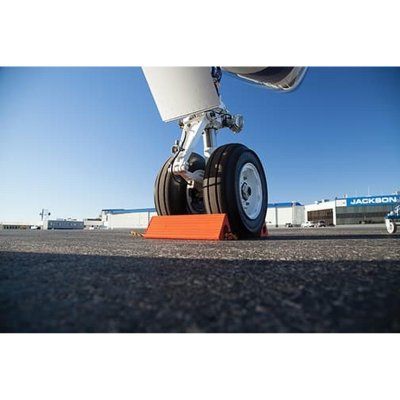 rubber wheel chock / ganjalan ban pesawat