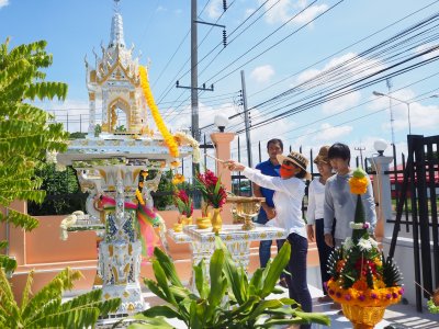 ศาลพระภูมิติดกระจกและศาลเจ้าที่ติดกระจก พร้อมแพคเกจตั้งศาลพระภูมิ โดย ก.วัฒนาพานิช