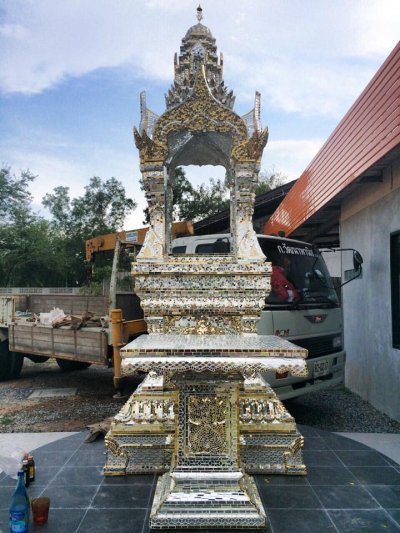 ศาลพระพรหมติดกระจก ขนาด 12-16 นิ้ว ติดกระจกนอกอย่างดี ลูกค้าจังหวัดขอนแก่น