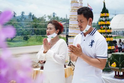จันทบุรี : ชุดศาลพระพรหม ศาลพระภูมิ ศาลเจ้าที่ ติดกระจกเต็ม กระจกนอกพิเศษอย่างดี