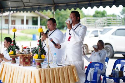 จันทบุรี : ชุดศาลพระพรหม ศาลพระภูมิ ศาลเจ้าที่ ติดกระจกเต็ม กระจกนอกพิเศษอย่างดี