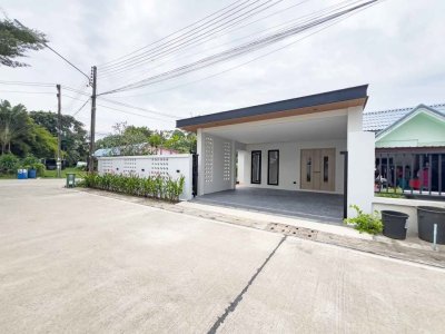 เชิงทะเล พูลวิลล่า Choeng Thale Pool Villa 174 Sqm