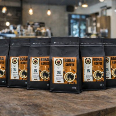 4 กิโลกรัม กาแฟโรบัสต้าคั่วเข้ม จากบ่อไร่ ตราด กลิ่นหอมกาแฟคั่วเข้ม โทนดาร์กช็อกโกแลตและควัน บอดี้หนัก เข้มลึกDark Roast Robusta Coffee – 4 kg