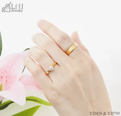 รูปมือ แหวนเพชรคู่ YD420 & YD795 รูปมือ แหวนเพชรคู่ YD420 & YD795