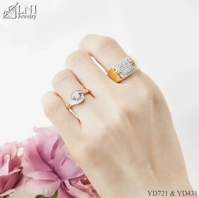 รูปมือ แหวนเพชรคู่ YD721 & YD431 รูปมือ แหวนเพชรคู่ YD721 & YD431