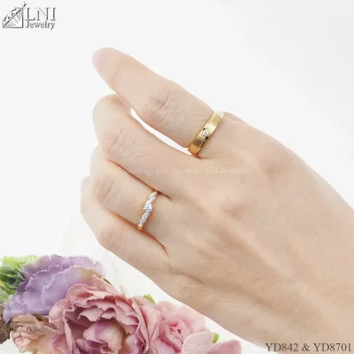 รูปมือ แหวนเพชรคู่ YD842 & YD8701 รูปมือ แหวนเพชรคู่ YD842 & YD8701