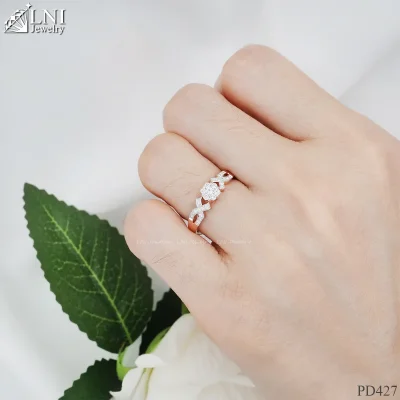 รูปมือ PD427 แหวนเพชรกระจุก รูปมือ PD427 แหวนเพชรกระจุก