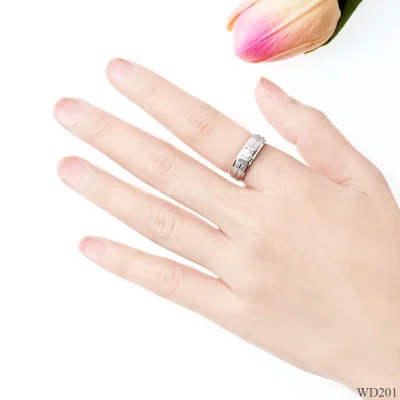 รูปมือ WD201 แหวนเพชรเม็ดเดียว แรขนแมว รูปมือ WD201 แหวนเพชรเม็ดเดียว แรขนแมว