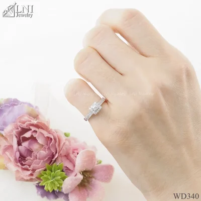 รูปมือ WD340 แหวนเพชรล้อม รูปมือ WD340 แหวนเพชรล้อม