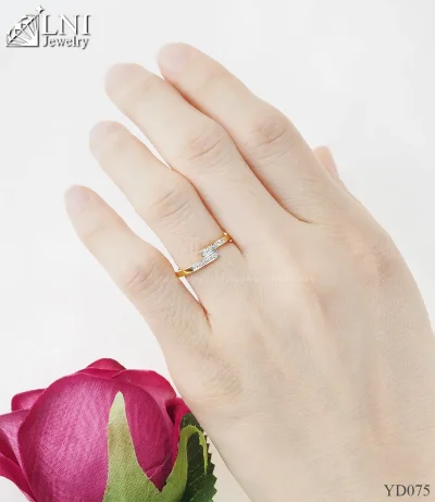 รูปมือ YD075 แหวนเพชรแถว รูปมือ YD075 แหวนเพชรแถว