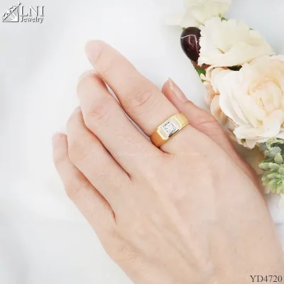 รูปมือ YD4720 แหวนเพชรเม็ดเดียว แรขนแมว รูปมือ YD4720 แหวนเพชรเม็ดเดียว แรขนแมว